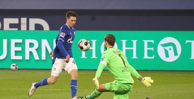 德甲本轮最佳球员出炉前锋新星凭借帽子戏法当选